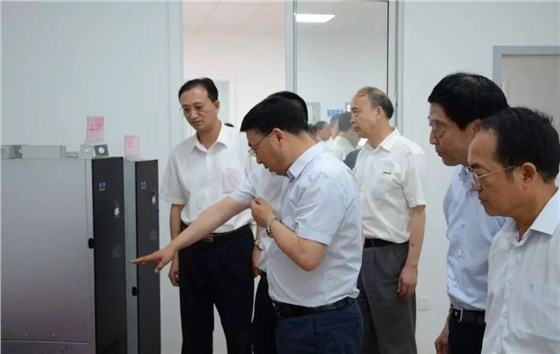 世界杯网站平台站线登录入口-世界杯(中国)
：县领导正在参观华辰公司产品展厅