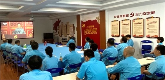 世界杯网站平台站线登录入口-世界杯(中国)
党委书记、副董事长管兵正在与公司党员干部一起集中收看大会直播